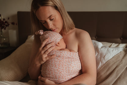 Newborn mutsje - top knot - Sweet Flower