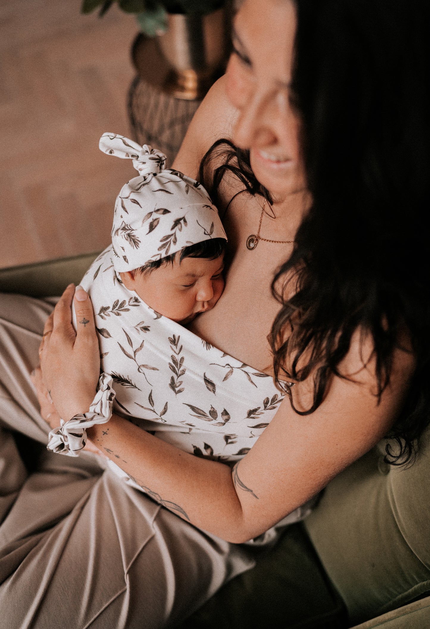 Newborn hat - top knot - Taupe Leaves