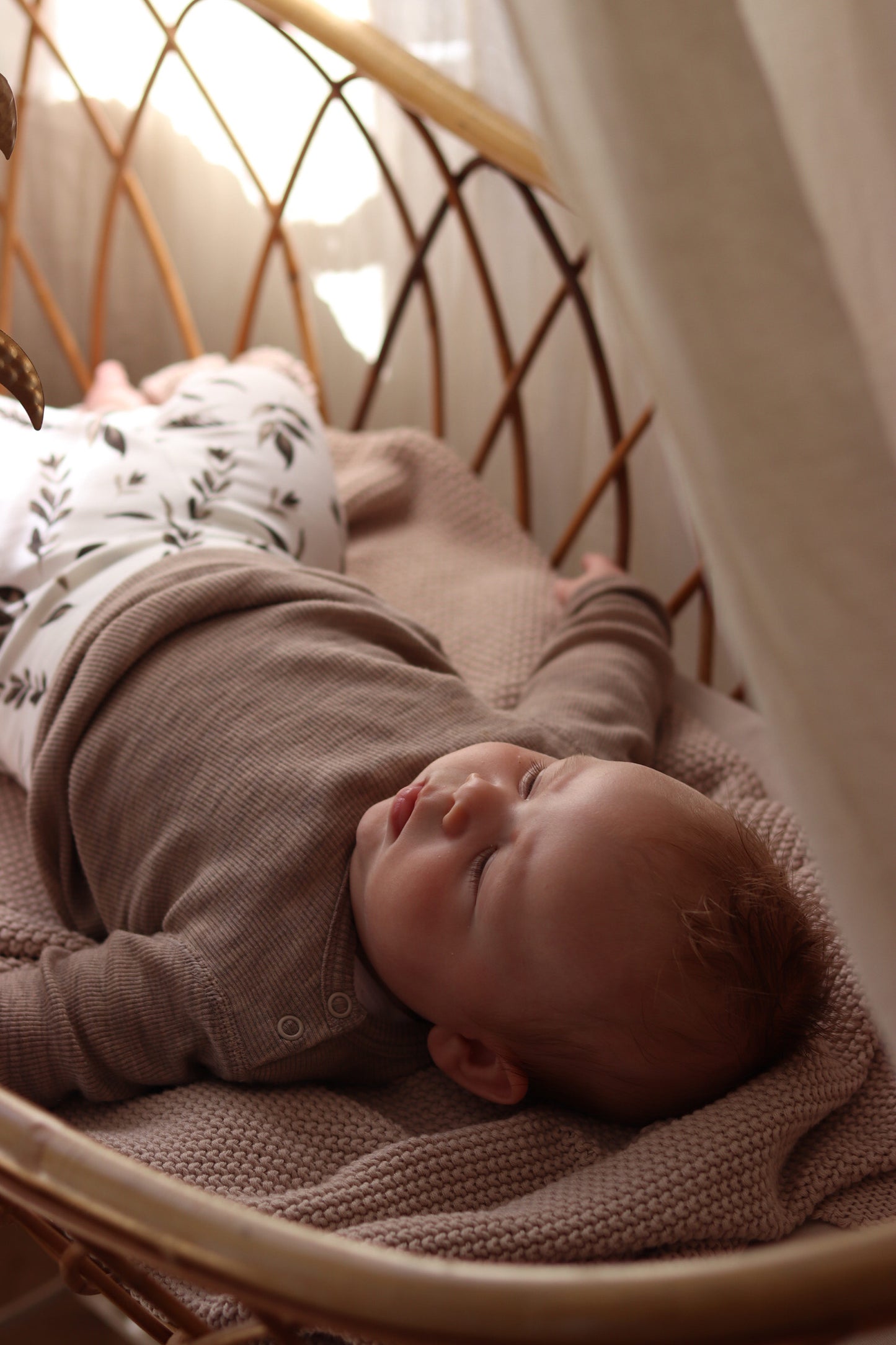 Newborn broekje - Taupe Leaves