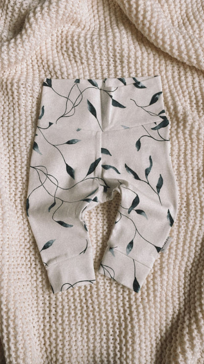 Neugeborenenhose - Minty Leaves