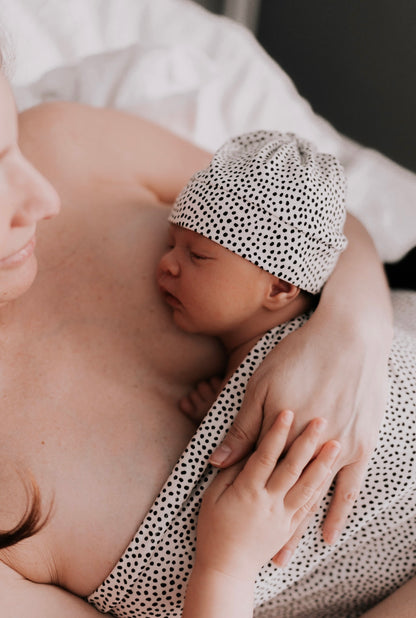 Newborn hat - top knot - Dotje Multi Black